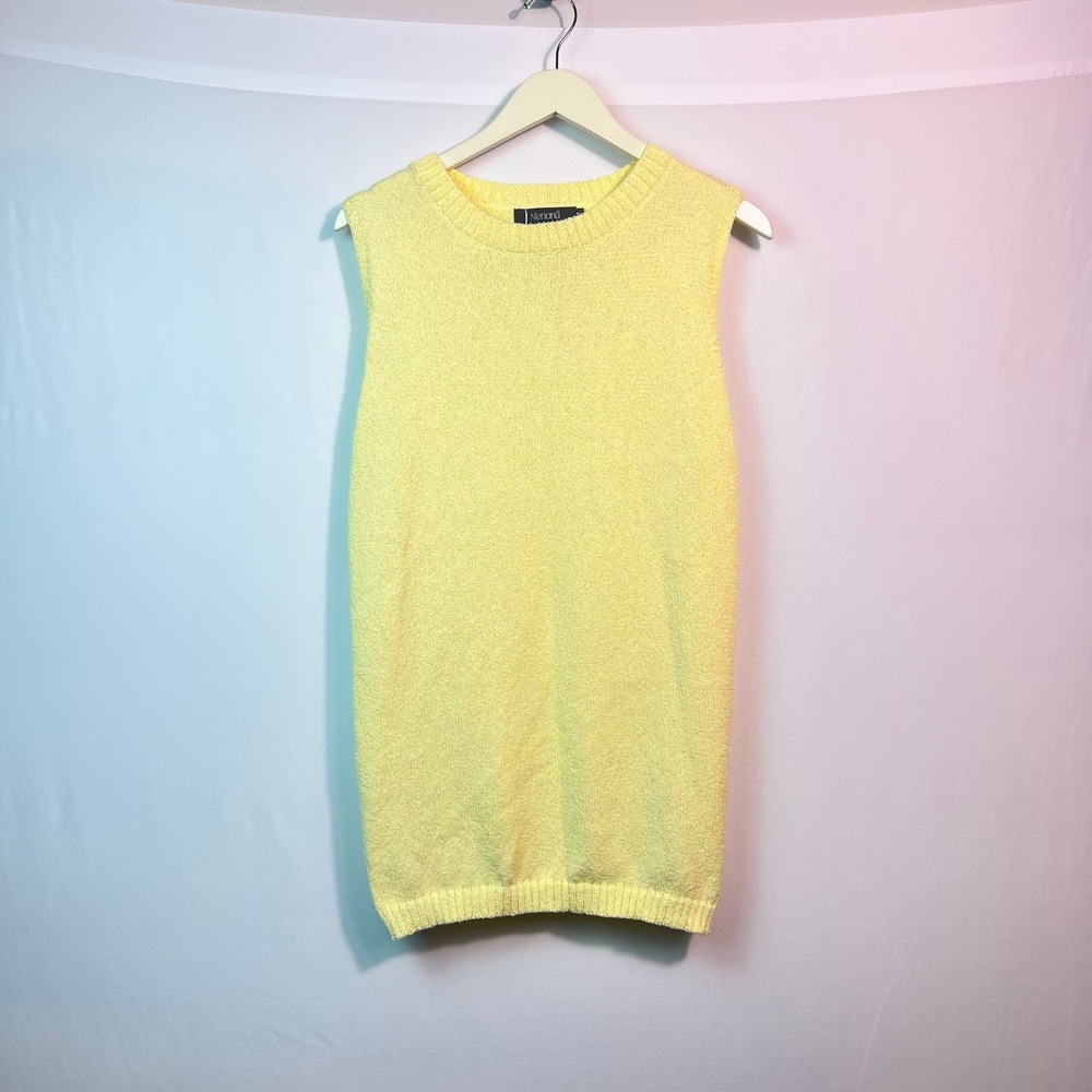 Nenona Womens Yellow Knit 2 Piece Set Sleeveless Knit Sweater and Shorts Medium